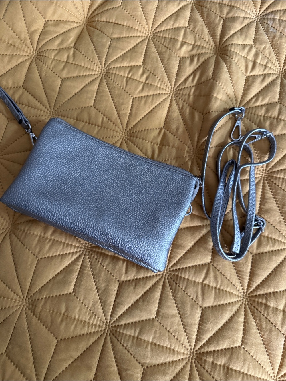 Jen & Co RFID crossbody/clutch purse